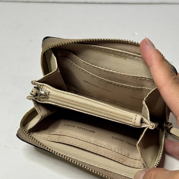 MICHAEL KORS Small Pebbled Leather Wallet - Picture 9 of 13